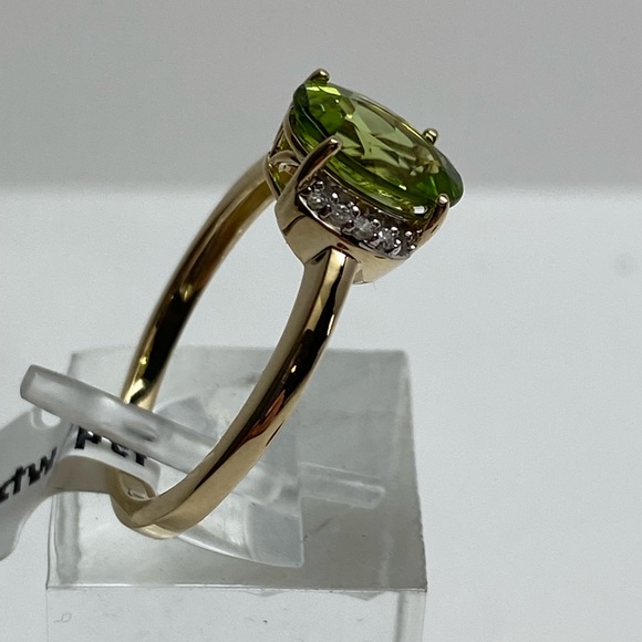 10K Yellow Gold Oval Shape Natural Peridot and 0.08ct Diamond Ring Size 6.75 NEW - Picture 8 of 13